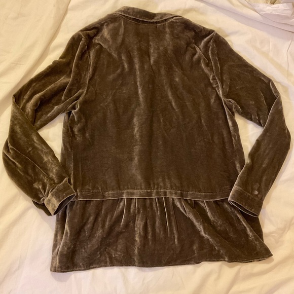 $15 ❌ SEND OFFER ❌ J. jill Velour / Velvet Feeling Blouse with a Peplum - Picture 2 of 6